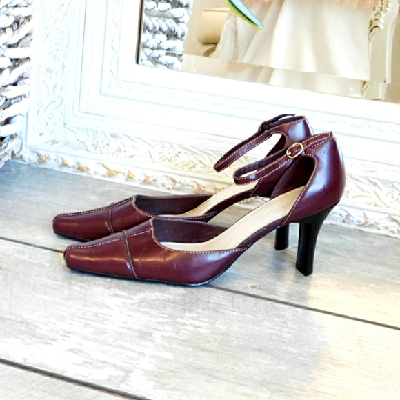 WORTHINGTON SZ 7.5 WINE LEATHER STAPPY HEEL PUMPS - Picture 2 of 7